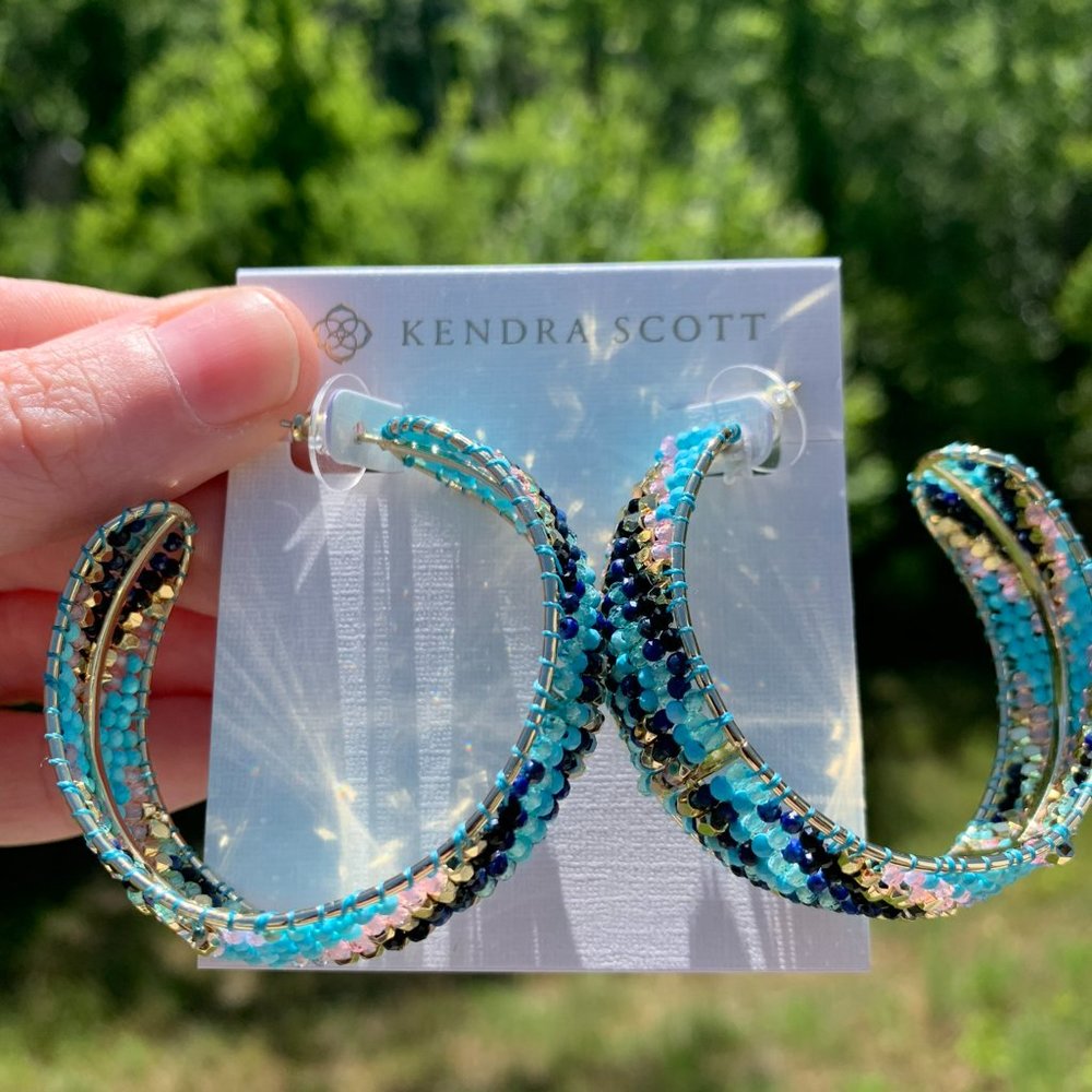 KENDRA SCOTT • Britt Gold Hoop Earrings in Blue Mix - Picture 4 of 13